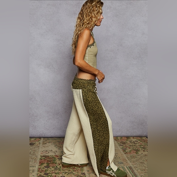 #872 POL Animal Print Contrast Thermal Fit Pants - Picture 6 of 6